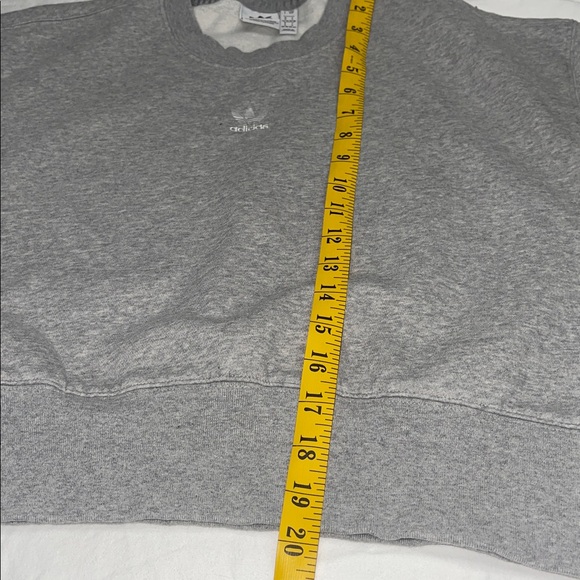 Adidas Light Gray Crew neck Cropped Relaxed Fit drop shoulder Sweatshirt Size L - Picture 9 of 10